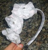 tiara branca flores de cetim